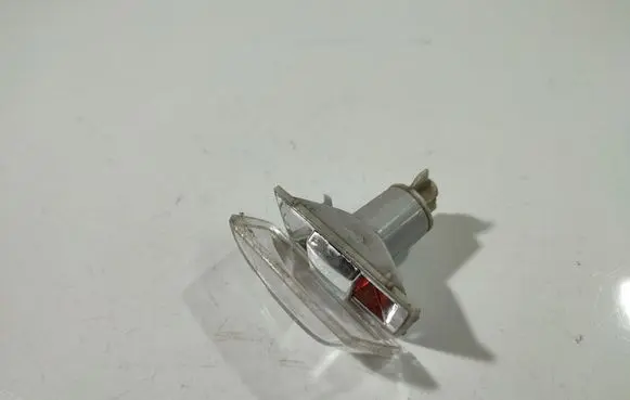 Opel Zafira B Front fender indicator light 