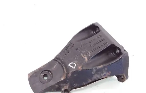 BMW 5 E60 E61 Engine mounting bracket 6771072