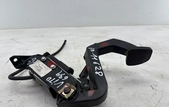 Mercedes-Benz Vito Viano W639 Clutch pedal A6382900516 A6382900416