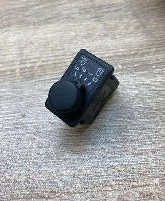 Nissan Almera N16 Headlight level height control switch 37024A