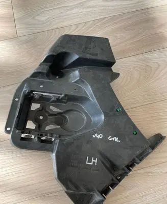 Volvo V40 Front bumper mounting bracket 31395103