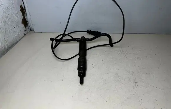 Audi A6 S6 C4 4A Fuel injector 046130202