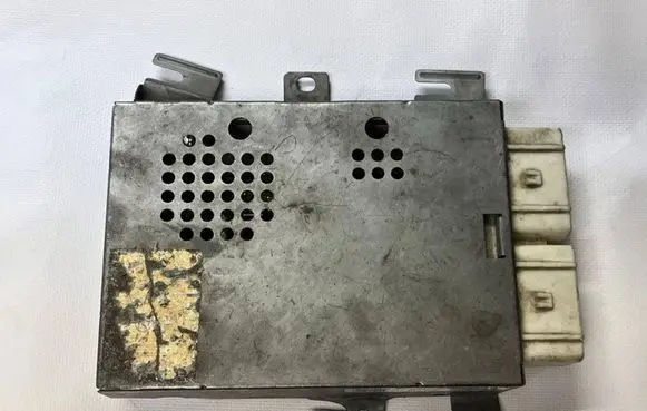 Dodge Caravan Air suspension control unit module (rear) 4686727 P4686727