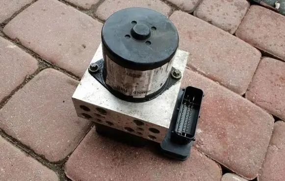 Opel Insignia A ABS Pump 13328651
