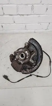 Land Rover Freelander 2 - LR2 Front wheel hub spindle knuckle