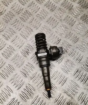 Volkswagen PASSAT B6 Fuel injector 038130073BN