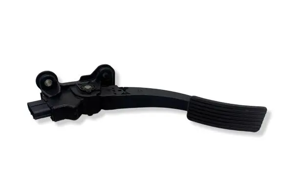 Mitsubishi Outlander Accelerator throttle pedal MN101544