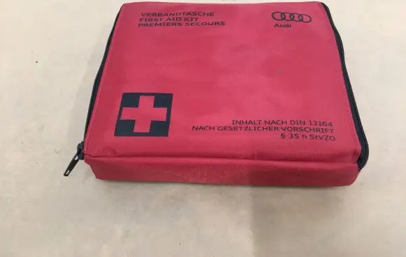 Audi A6 Allroad C7 First aid kit 8P0860282A