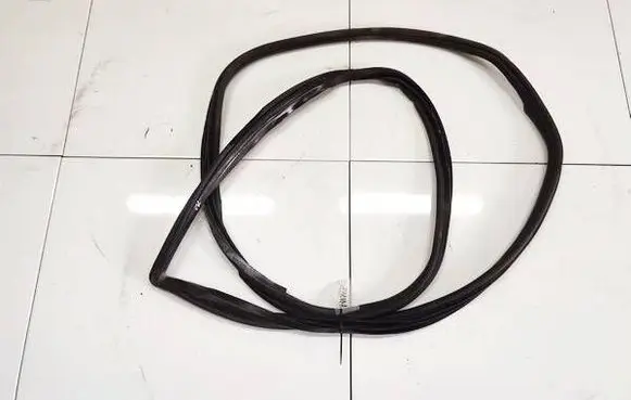 Chrysler Voyager Rubber seal front coupe door 