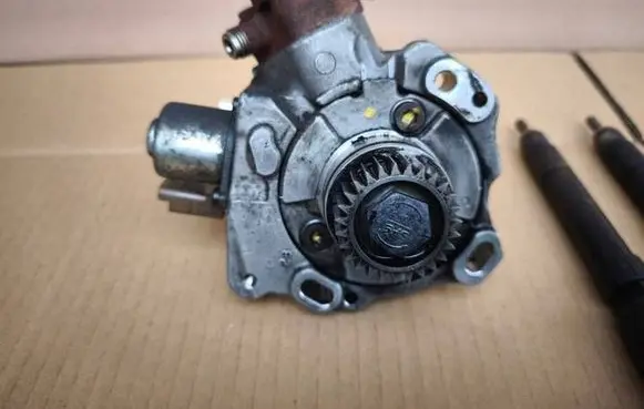 Ford Mondeo MK V Fuel injection high pressure pump 9674984480
