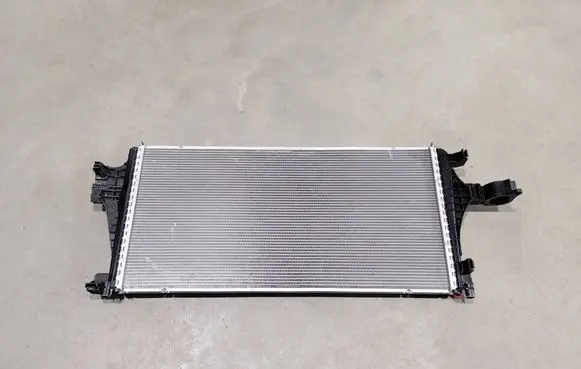 Volvo C40 Coolant radiator 32339601