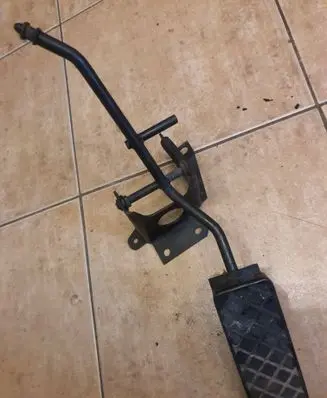 Accelerator throttle pedal