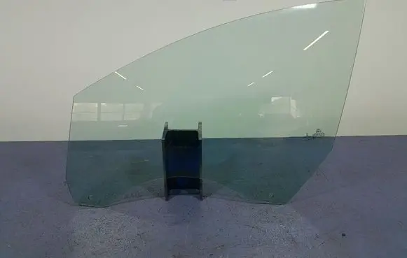Ford Fusion Front door window glass four-door