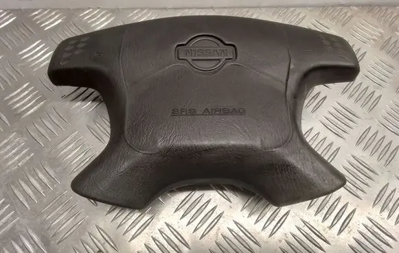 Nissan Maxima Steering wheel airbag
