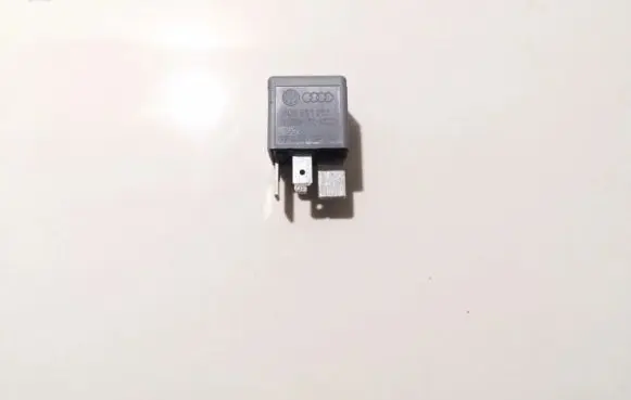 Audi A4 S4 B5 8D Other relay 8d0951253 v23134-j52-x300