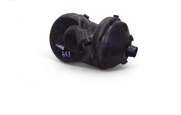 BMW 5 E39 Oil breather separator 7501566