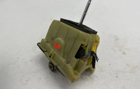 Mercedes-Benz C W204 Gear shifter/selector A2042677524