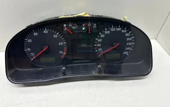 Volkswagen PASSAT B5 Speedometer (instrument cluster) 3B0919890J