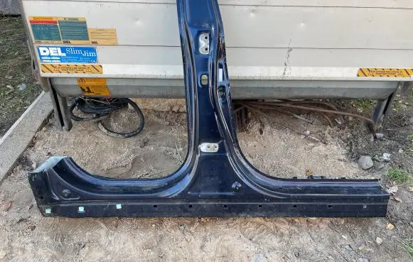 KIA Sorento Front sill (body part) 