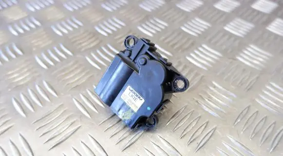 Hyundai Tucson TL A/C air flow flap actuator/motor D332NFFAA01