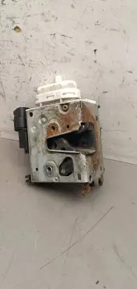 Audi A4 S4 B5 8D Front door lock 400173A
