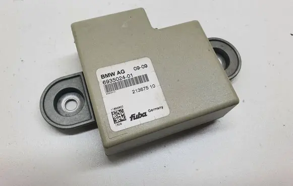 BMW 5 E60 E61 Antenna control unit 6935024 693502401 21367510