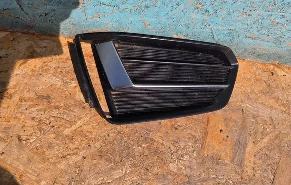 Audi A5 Front fog light trim/grill 8W6807681