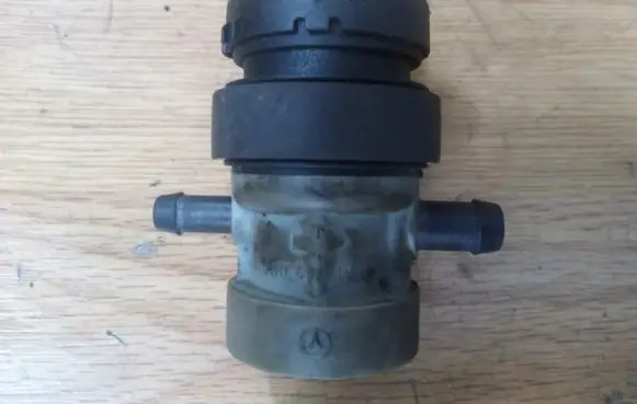 Mercedes-Benz C W202 Turbo solenoid valve 0004701993