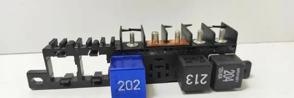 Volkswagen PASSAT B5 Fuse module 8L0941822A