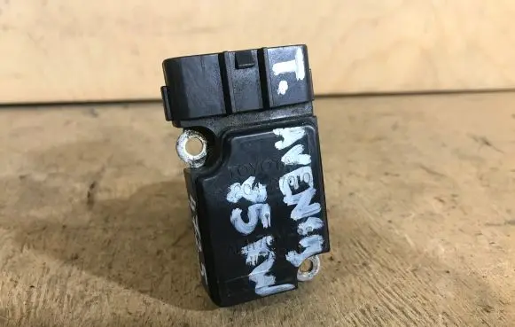 Toyota Avensis T250 Mass air flow meter 2220427010 AFH70M23