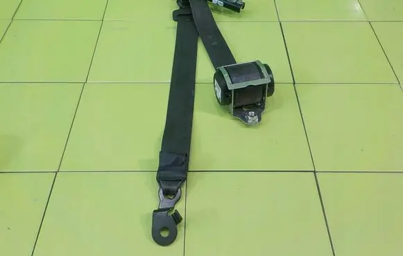 Opel Corsa E Front seatbelt 13427741 UP11