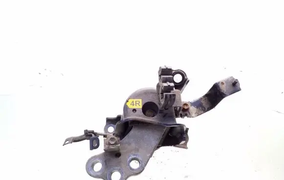 Toyota Avensis T270 Engine mount bracket