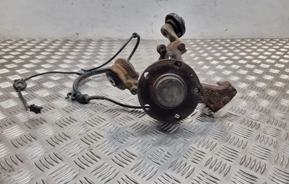 Rear wheel hub spindle/knuckle