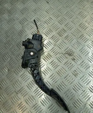 Mitsubishi Outlander Accelerator throttle pedal Mn101544