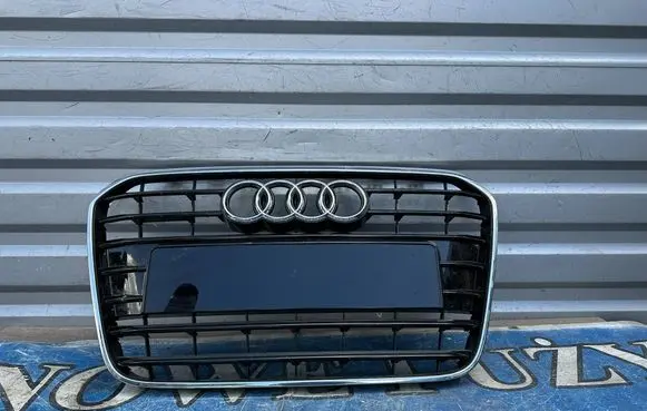 Audi A6 C7 Front bumper upper radiator grill 4G0853653