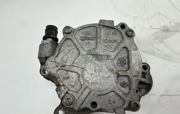 Volkswagen PASSAT B7 Vacuum pump 03L145100