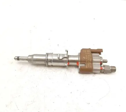 BMW 7 F01 F02 F03 F04 Fuel injector 7585261