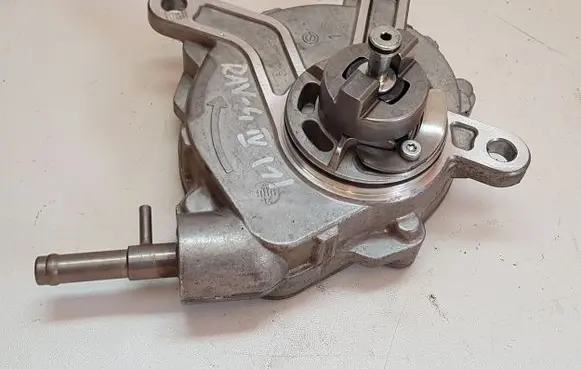Toyota RAV 4 (XA40) Vacuum pump 293000W090