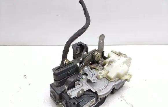 Volvo V40 Rear door lock 31301428