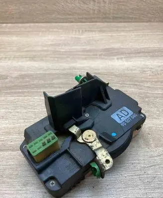 Opel Vectra B Front door lock 90507060