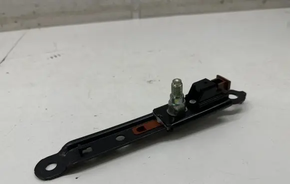 Toyota RAV 4 (XA50) Seat belt adjustment rail E563003