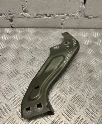 Fender mounting bracket