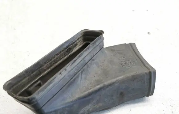 Volkswagen PASSAT B5.5 Air intake duct part 3B0129617D 3B0129565D