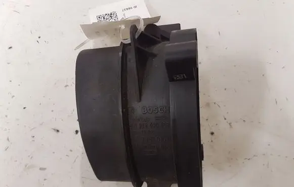 BMW 5 E39 Mass air flow meter 0928400468 77870760