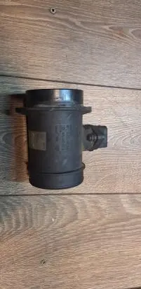 Volkswagen PASSAT B5.5 Mass air flow meter 0281002403