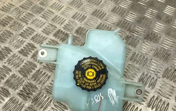 Toyota Yaris Brake fluid reservoir 
