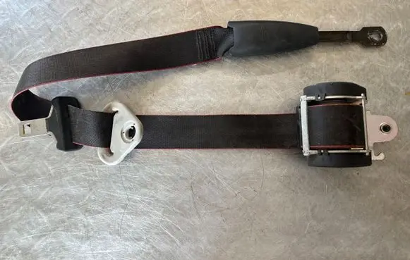 Renault Trafic II (X83) Front seatbelt 687506