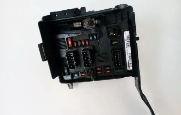 Citroen C3 Fuse box set t118470003g 9643498880-00