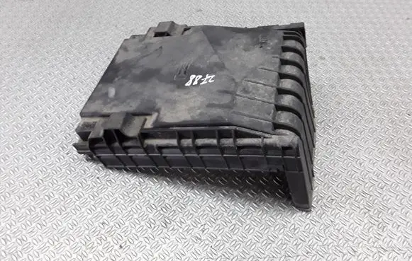 Volkswagen Golf Plus Fuse box cover 1K0937132F