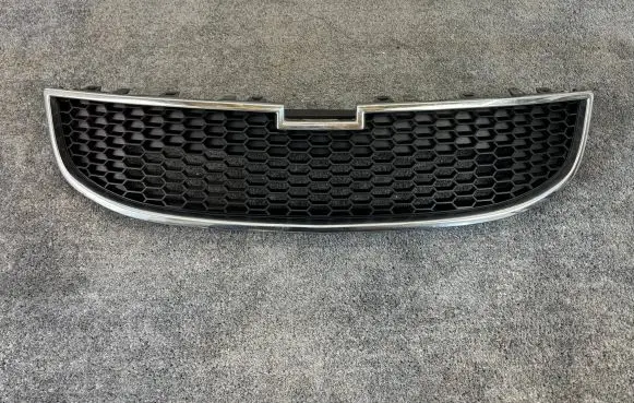 Chevrolet Orlando Front bumper upper radiator grill 95032033 G061